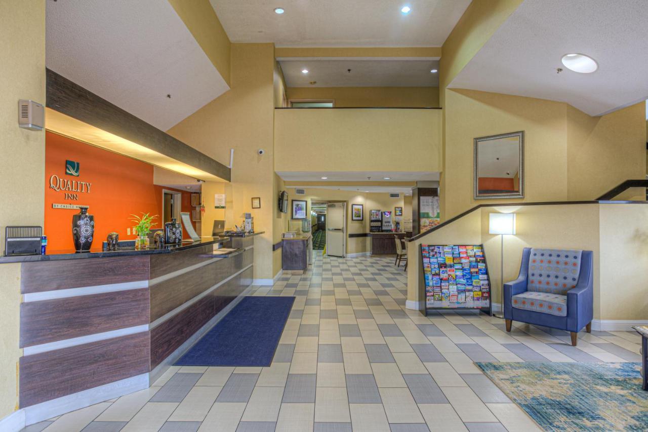 Inn Quality - Houston East 2*