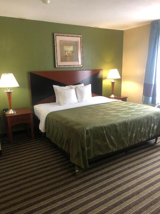 Quality - Houston East Inn 2*