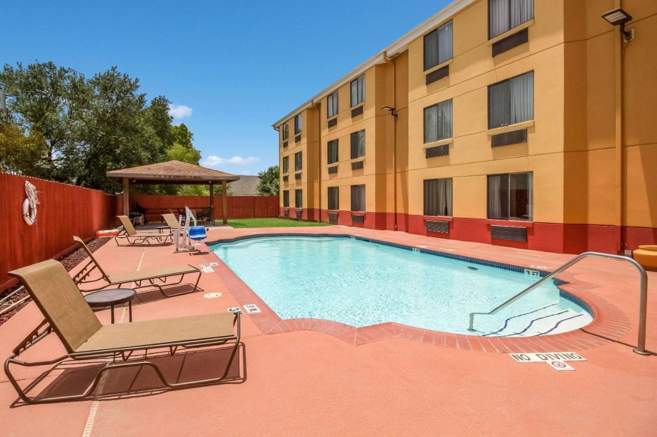 Quality - Houston East Inn