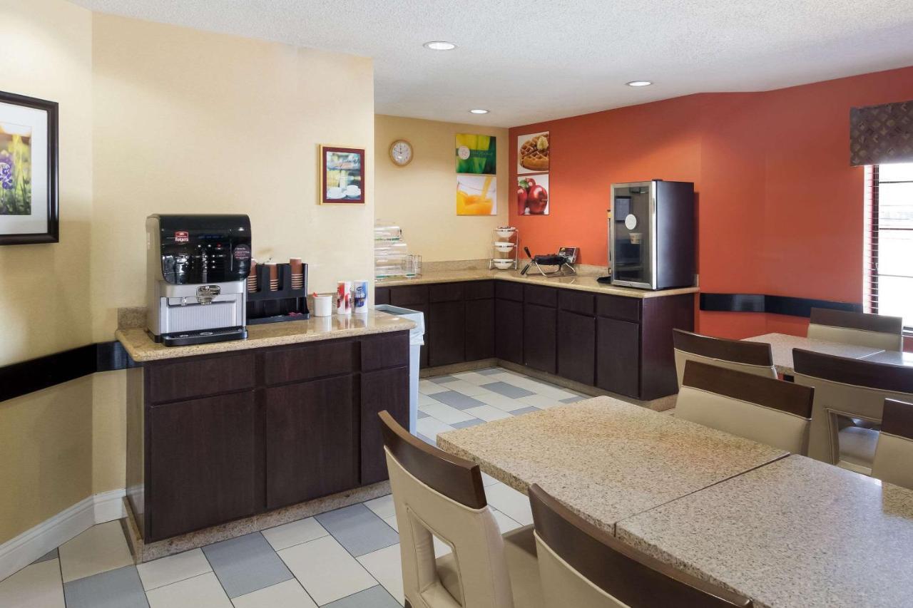 Inn Quality - Houston East 2*