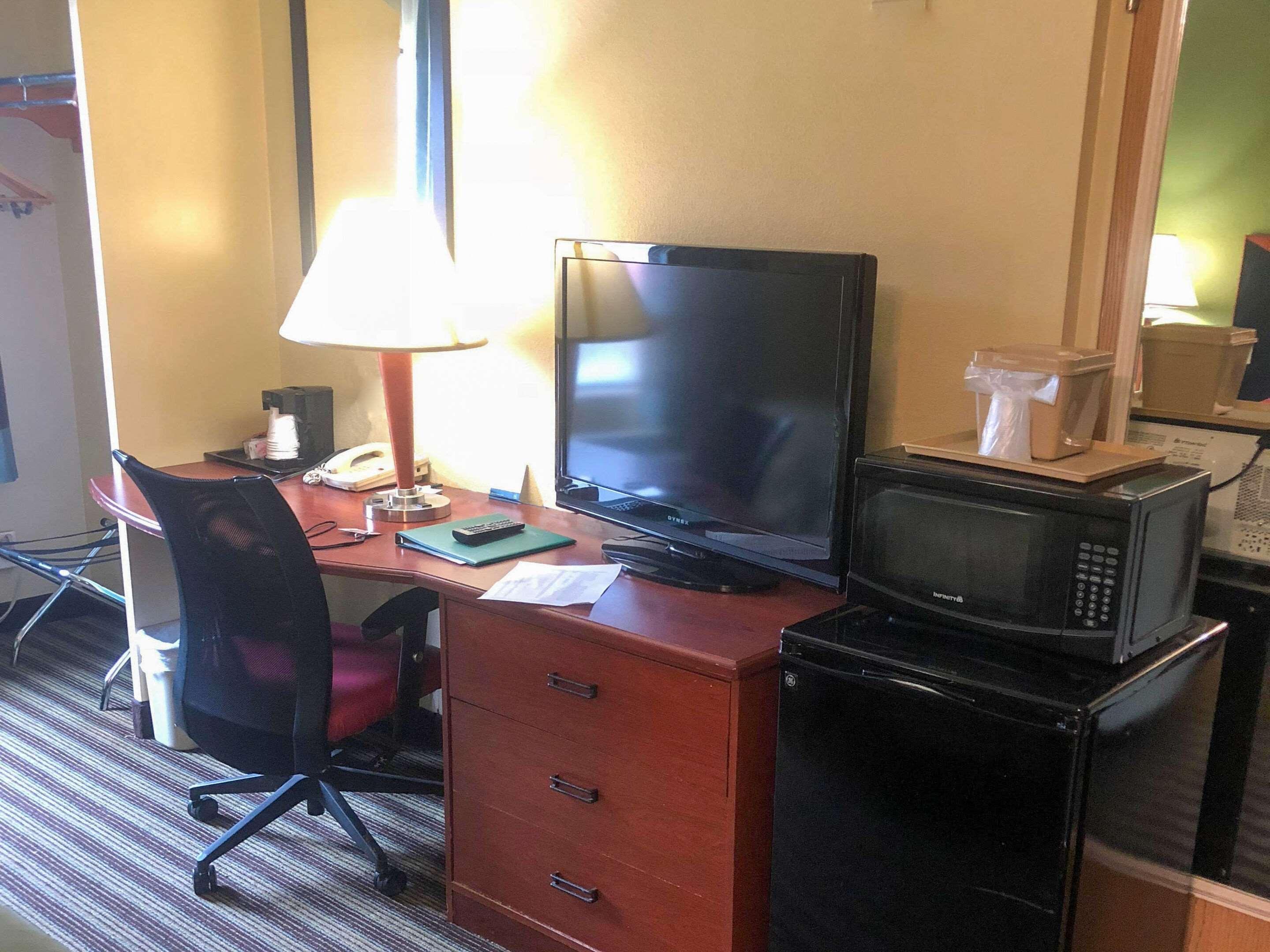 Inn Quality - Houston East 2*