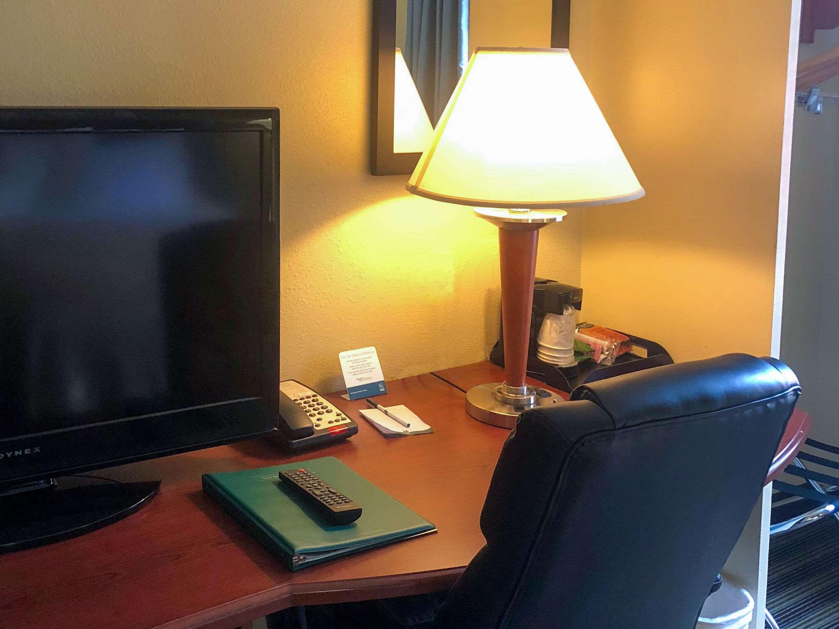 Quality - Houston East Inn 2*