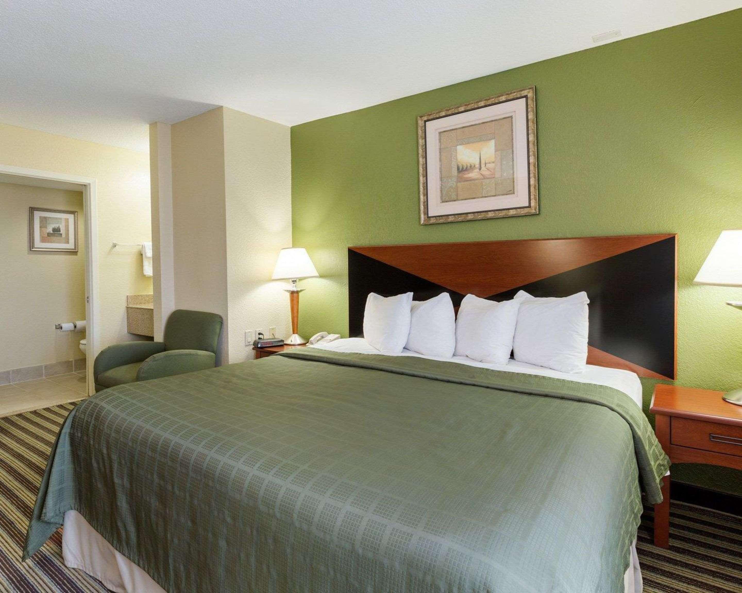 Quality - Houston East Inn