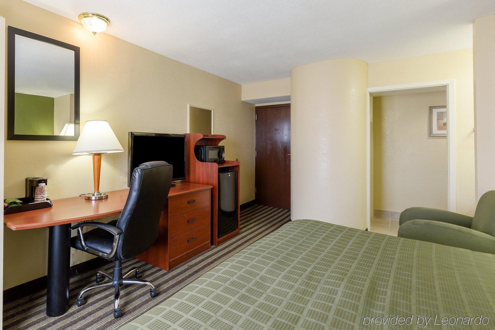 Quality - Houston East Inn Baytown