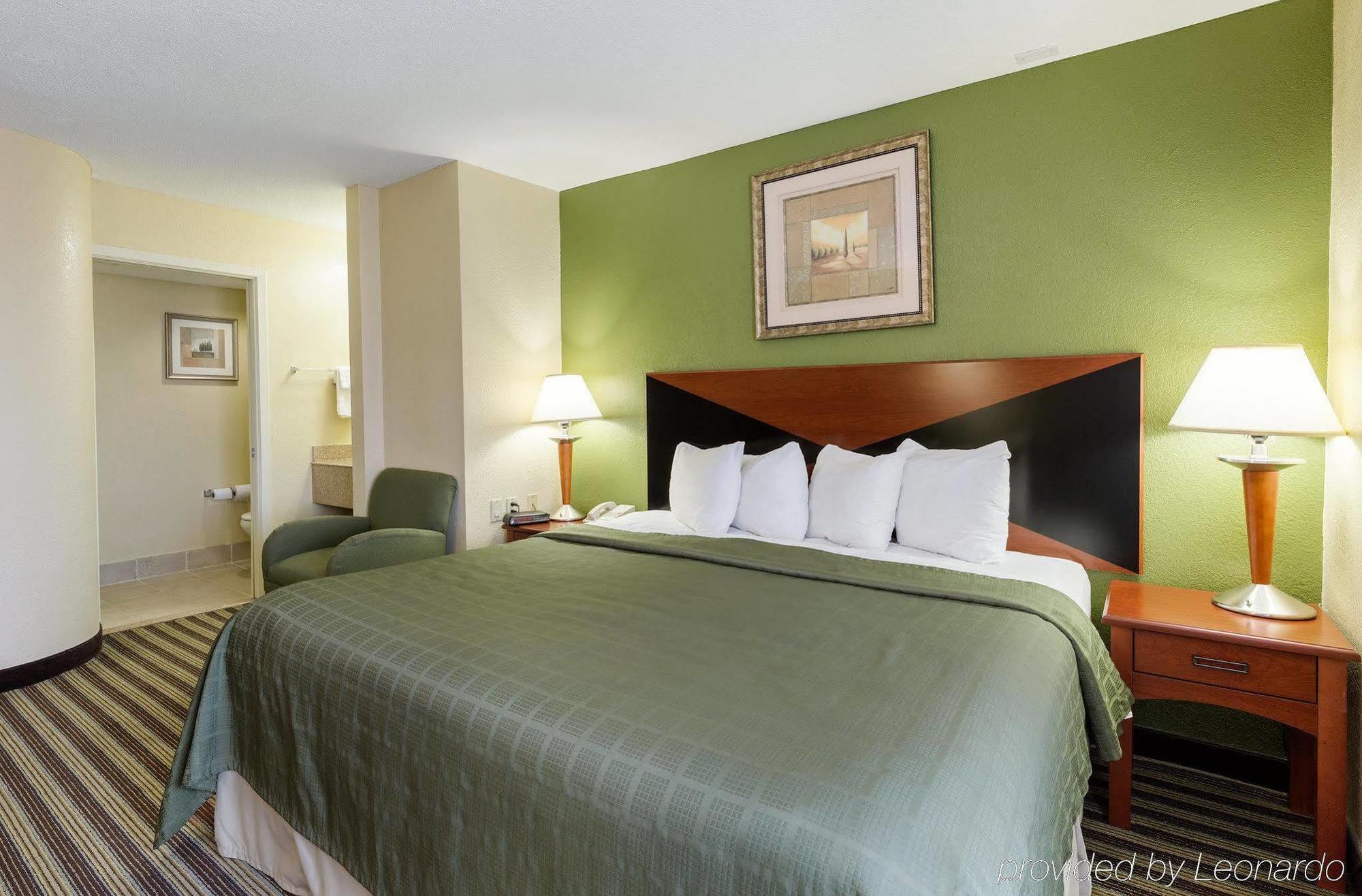 Quality - Houston East Inn 2*